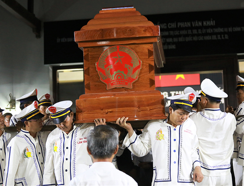 Thủ tướng Nguyễn Xuân Phúc tới viếng cố TT Phan Văn Khải